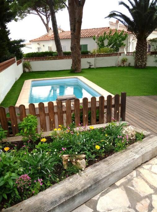 Casa A L'Escala Amb Jardi I Piscina Privada. Villa Bagian luar foto
